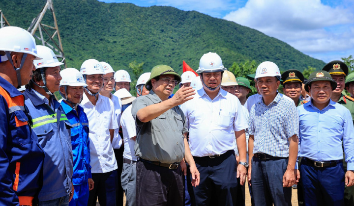 Thủ tướng kiểm tra hiện trường, đôn đốc 2 công trình điện trọng điểm