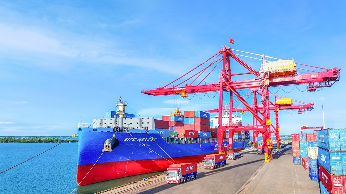 Xuất nhập khẩu hàng hóa - điểm sáng của kinh tế Việt Nam nửa đầu năm nay