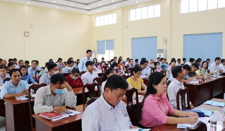 Bàn về một số quy định liên quan đến cán bộ, công chức cấp xã