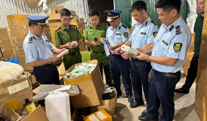 Hà Nội: Thu giữ 20 tấn mỹ phẩm nghi hết hạn sử dụng