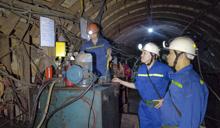 TKV kiểm tra công tác quản lý vận hành thiết bị tời trục giếng nghiêng tại Than Thống Nhất