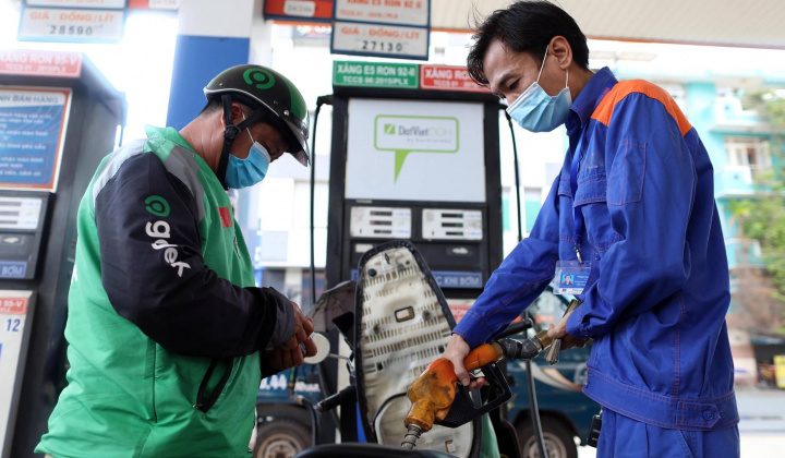 Giá xăng dầu hôm nay 18/7/2024: Tiếp tục giảm, liệu E5RON92 có về dưới 22.000 đồng/lít?