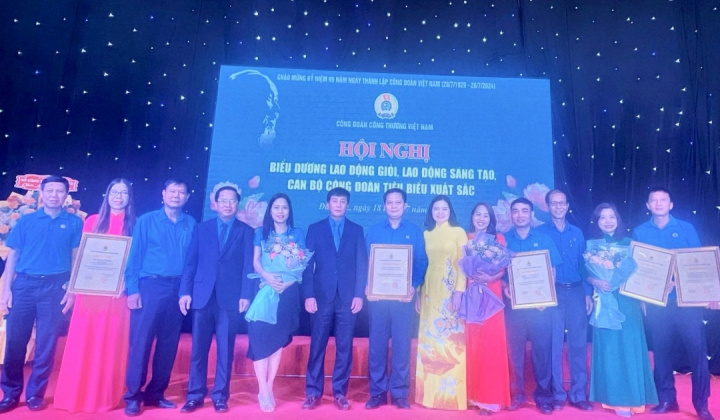 8 cá nhân và tập thể thuộc Công đoàn TCT Thép Việt Nam – CTCP được Công đoàn Công Thương Việt Nam khen thưởng