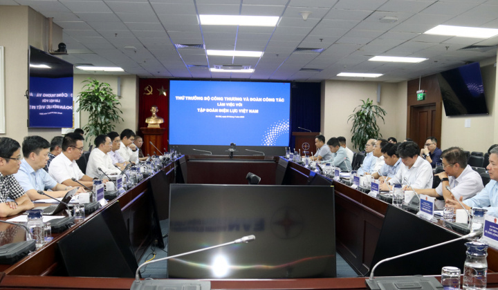 Thứ trưởng Nguyễn Hoàng Long đánh giá cao những nỗ lực cung ứng điện an toàn, ổn định của EVN