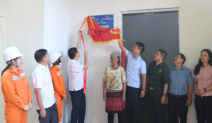 PC Lai Châu: Trao nhà tình nghĩa cho hộ nghèo tại huyện Tam Đường