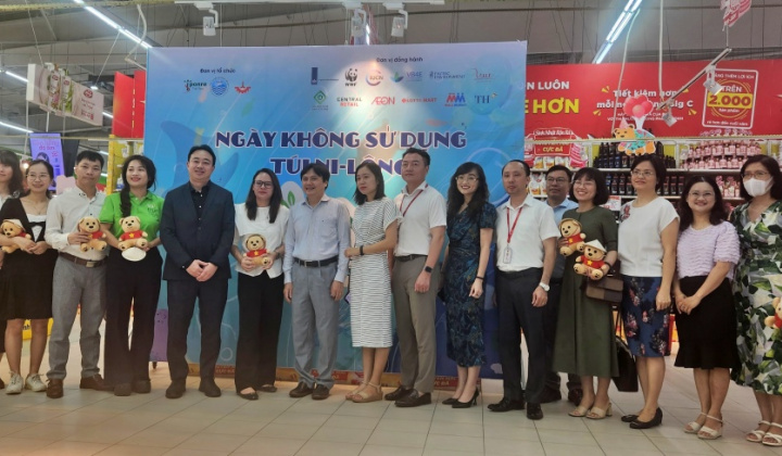 Doanh nghiệp, nhà bán lẻ đi đầu triển khai các hoạt động giảm sử dụng túi ni-lông