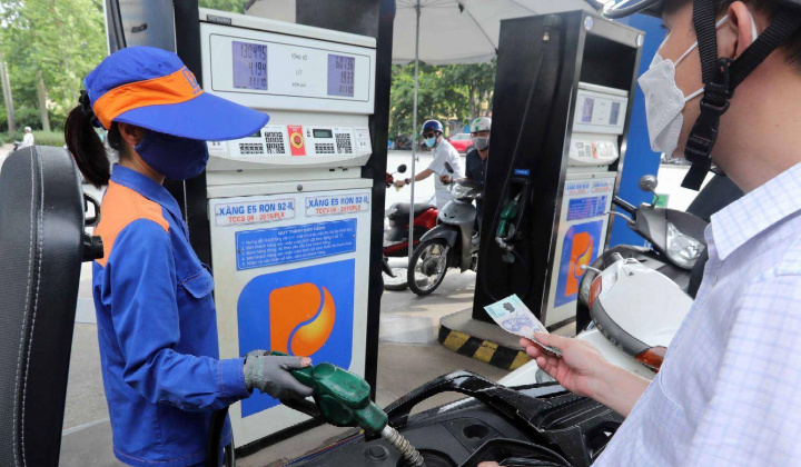 Giá xăng dầu hôm nay 4/7/2024: Chưa dừng chuỗi ngày tăng mạnh, giá E5RON92 gần 22.500 đồng/lít