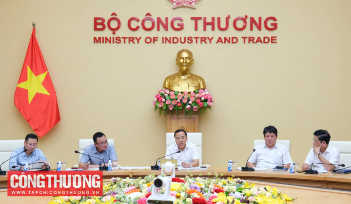 Hoàn thiện chính sách phát triển điện mặt trời mái nhà tự sản, tự tiêu