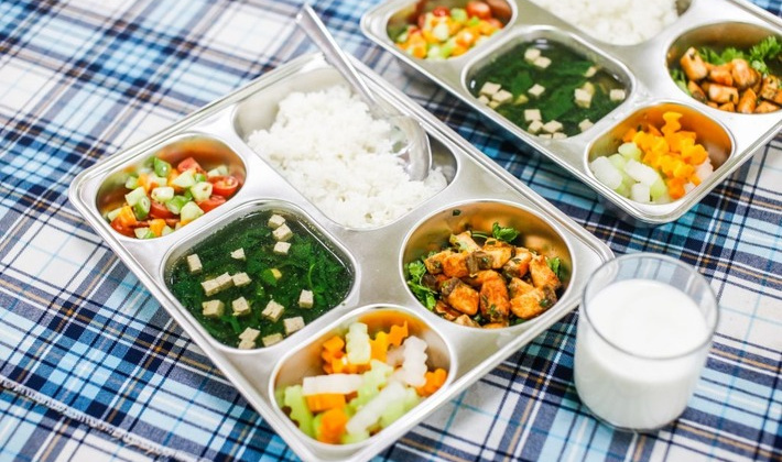 Hà Nội yêu cầu các trường đặc biệt quan tâm đến bữa ăn bán trú học đường