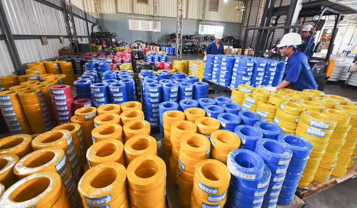 Sản xuất tăng trưởng kỷ lục phục vụ đơn hàng mới, PMI tháng 7 neo cao