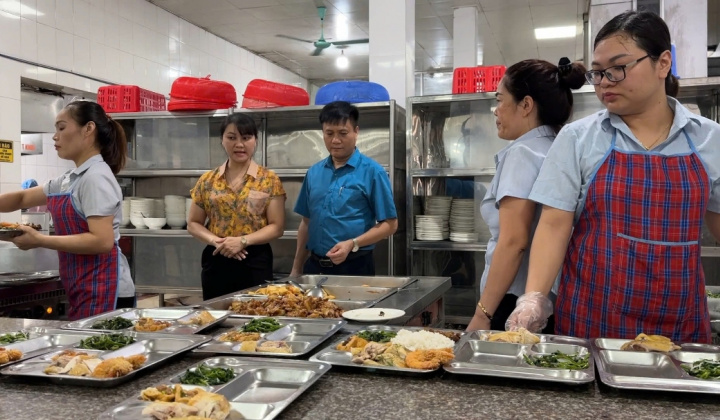 Ấm áp "Bữa cơm Công đoàn" tại Công ty Than Thống Nhất