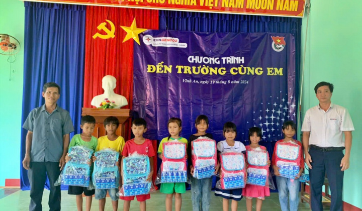 Thủy điện An Khê - Ka Nak đồng hành, thiết thực sẻ chia với làng kết nghĩa Xà Tang