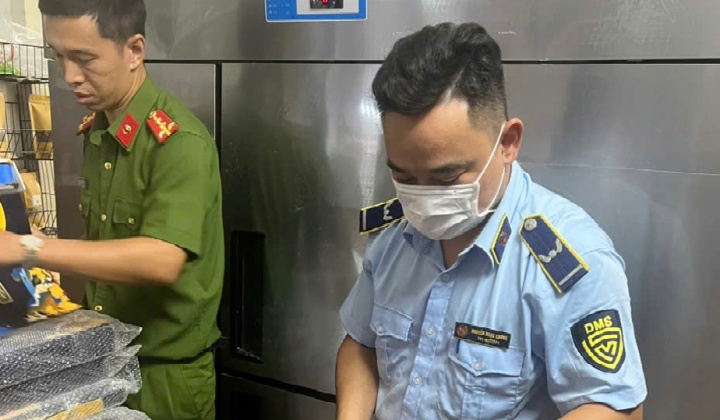 Hà Nội: Phát hiện hơn 1.400 bánh trung thu và 1.200 bao thuốc lá không rõ nguồn gốc