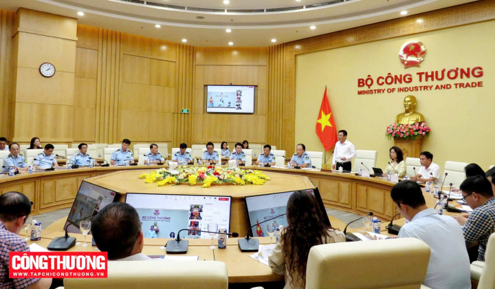 Bộ trưởng Nguyễn Hồng Diên chủ trì buổi làm việc về công tác quản lý thị trường