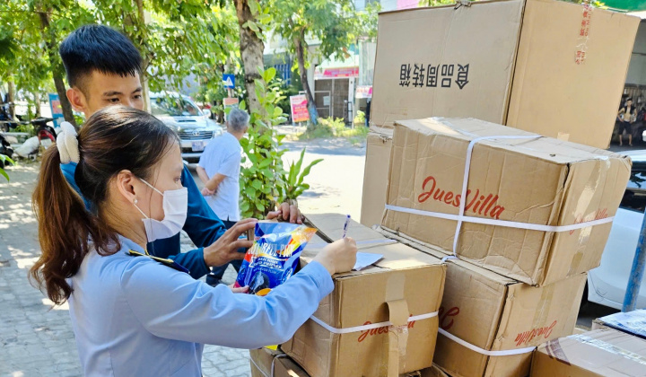 Đà Nẵng: Phát hiện gần 3.300 đơn vị sản phẩm là bánh kẹo nhập lậu