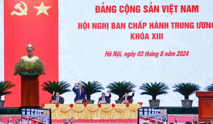 Ban Chấp hành Trung ương Đảng xem xét về công tác cán bộ