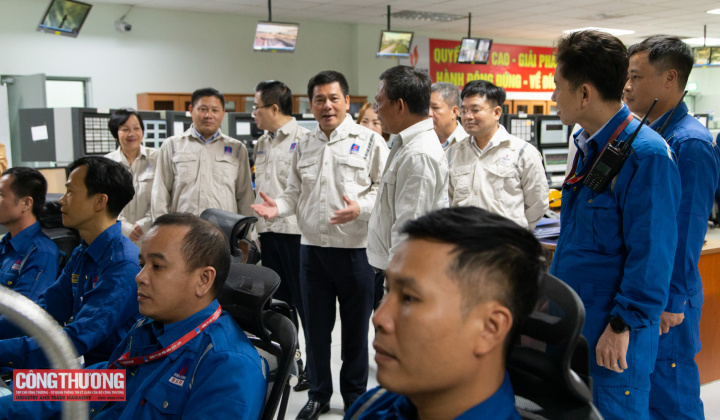 Bộ trưởng Nguyễn Hồng Diên thăm nhà máy Lọc dầu Dung Quất và Thép Hoà Phát Dung Quất