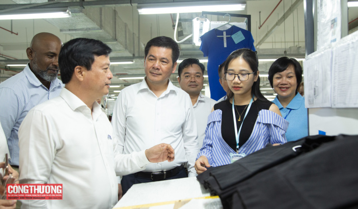 Bộ trưởng Nguyễn Hồng Diên thăm, làm việc tại Công ty TNHH Delta Galil Việt Nam