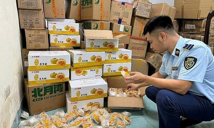Phát hiện lô bánh trung thu nhập lậu tại quận Hoàng Mai, Hà Nội