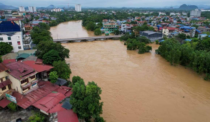 Lũ trên sông Thao vượt mức lịch sử, lũ trên sông Hồng tiếp tục lên nhanh