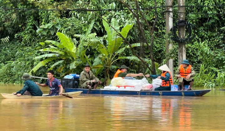 Không để các sản phẩm hư hỏng, hết hạn sử dụng đến tay người dân vùng lũ