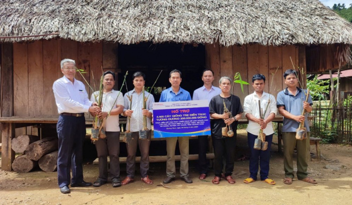 Thủy điện A Vương hỗ trợ 200 triệu đồng tạo sinh kế cho người dân lưu vực hồ