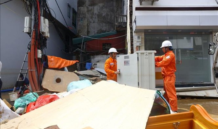 Hà Nội: Nước rút đến đâu, cấp điện trở lại đến đó