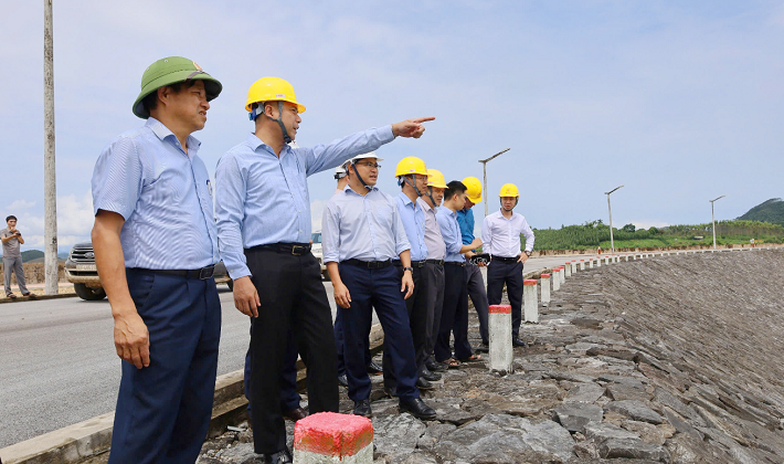 EVNGENCO3 thăm, động viên người lao động tại Thủy điện Thác Bà hậu cơn bão số 3