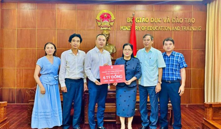 Văn phòng Phẩm Hồng Hà ủng hộ 4 tỷ đồng chung tay cùng ngành Giáo dục khắc phục thiệt hại do bão số 3