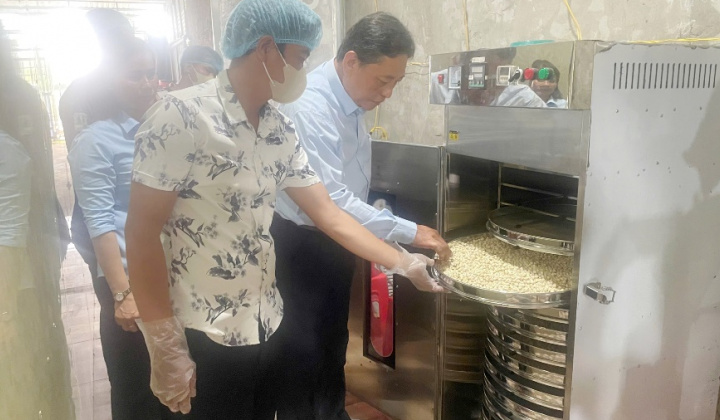 Long An: Nghiệm thu đề án “Hỗ trợ ứng dụng máy móc thiết bị tiên tiến trong sản xuất các sản phẩm từ hạt sen”