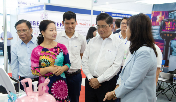 [TIN ẢNH] Triển lãm sản phẩm, công nghệ hỗ trợ tiết kiệm năng lượng
