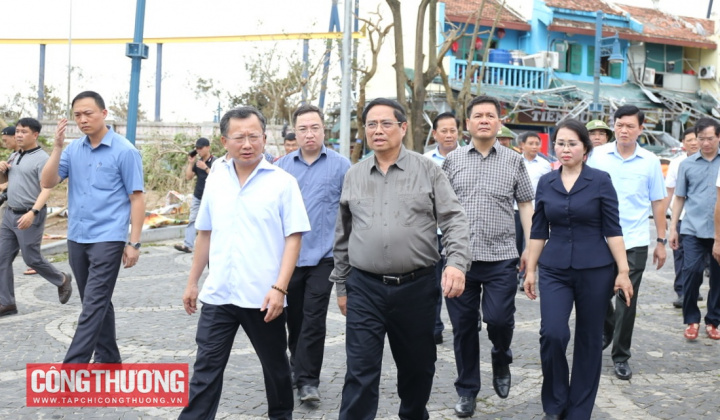 Thủ tướng kiểm tra tình hình thiệt hại, chỉ đạo khắc phục hậu quả bão số 3 tại Quảng Ninh