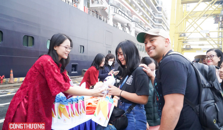 Đà Nẵng đón gần 3000 du khách đặt chân đến thành phố ngày đầu năm 2025