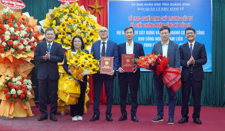 Quảng Bình: Trao quyết định chấp thuận chủ trương đầu tư dự án khu công nghiệp Cam Liên