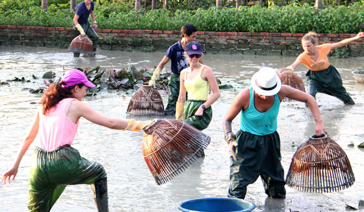 Nghiên cứu phát triển sản phẩm du lịch trải nghiệm thiên nhiên gắn với văn hóa của cộng đồng dân tộc thiểu số ở Quảng Bình