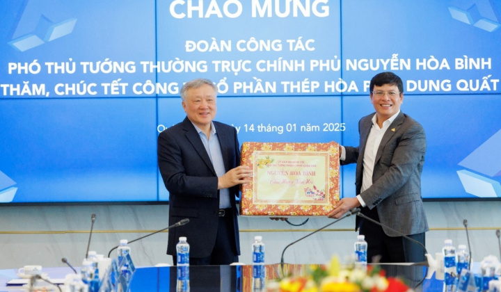 Phó Thủ tướng thường trực Nguyễn Hòa Bình thăm và chúc Tết Thép Hòa Phát Dung Quất