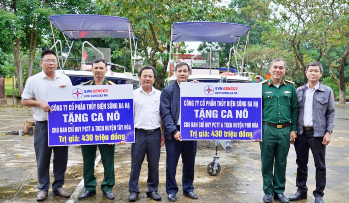 Thủy điện Sông Ba Hạ trao tặng 2 ca nô cứu hộ cho huyện Phú Hòa và Tây Hòa