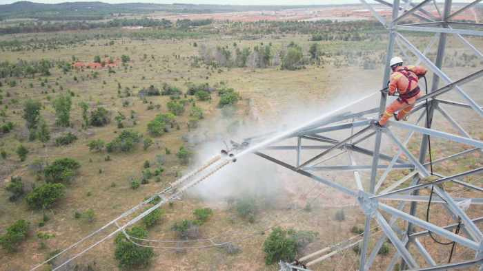 Giữ dòng điện an toàn là niềm vui Tết của người lính đường dây