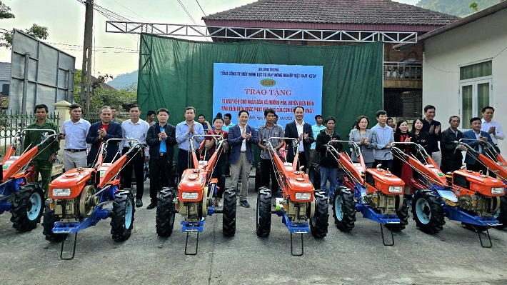 15 máy cày chất lượng cao của VEAM đến với người dân Điện Biên