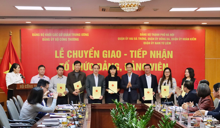 Chuyển giao 8 tổ chức đảng từ Đảng ủy Bộ Công Thương về các Quận ủy thuộc Thành ủy Hà Nội