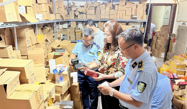 Hà Nội kiên trì cuộc chiến với buôn lậu và gian lận thương mại