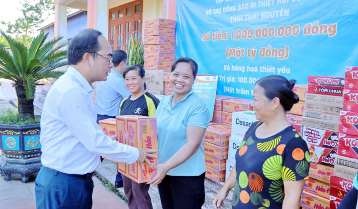 Petrolimex ủng hộ 2 tỷ đồng tới người dân vùng lũ Thái Nguyên và Lạng Sơn