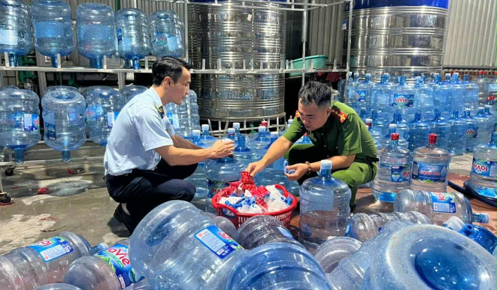 Hàng nghìn bình nước Lavie giả tung ra thị trường: Lộ thủ đoạn làm giả tinh vi ngay giữa Thủ đô