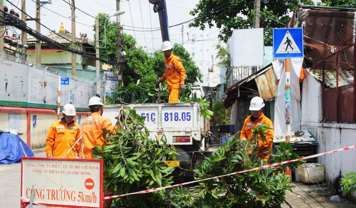 Tổng công ty Điện lực TP. Hồ Chí Minh chủ động đảm bảo an toàn điện trong mùa mưa bão