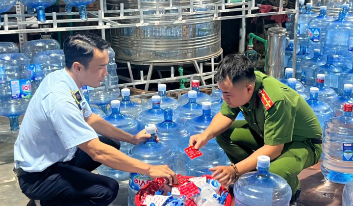 Hà Nội: Khởi tố các đối tượng sản xuất, kinh doanh nước Lavie giả