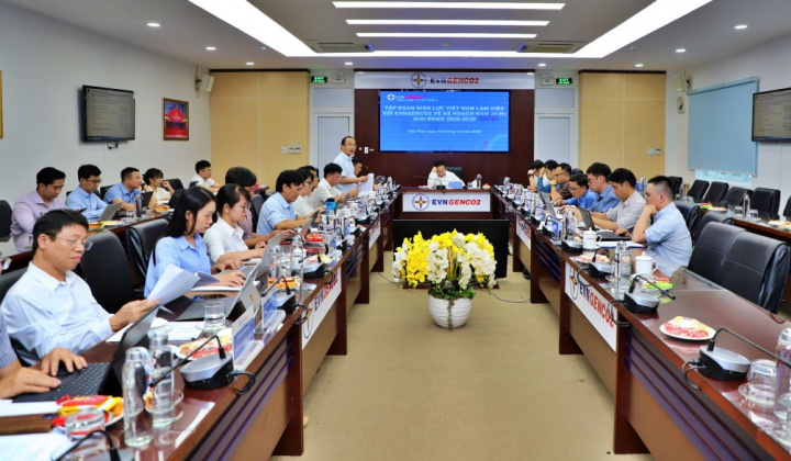 EVN làm việc với Tổng Công ty Phát điện 2 về hoạt động sản xuất kinh doanh