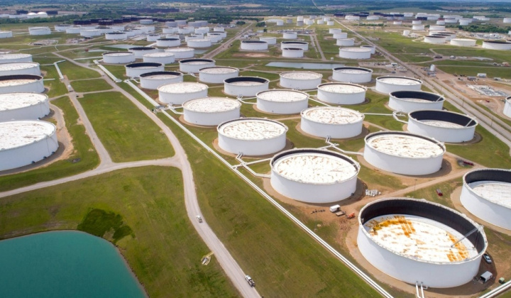 Giá xăng dầu hôm nay 18/10: IEA dự báo tình trạng dư cung ngày càng tăng