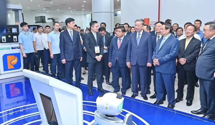 Tổng Bí thư Tô Lâm thăm gian trưng bày của Petrolimex tại Triển lãm quốc tế Đổi mới sáng tạo Việt Nam 2025