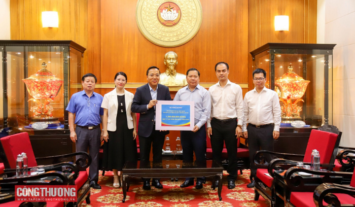 Bộ Công Thương ủng hộ 1,25 tỷ đồng hỗ trợ khắc phục thiệt hại do bão số 10 và 11