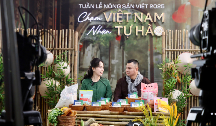 Livestream “chốt đơn” hơn 6 tấn gạo tại Tuần lễ Nông sản Việt 2025